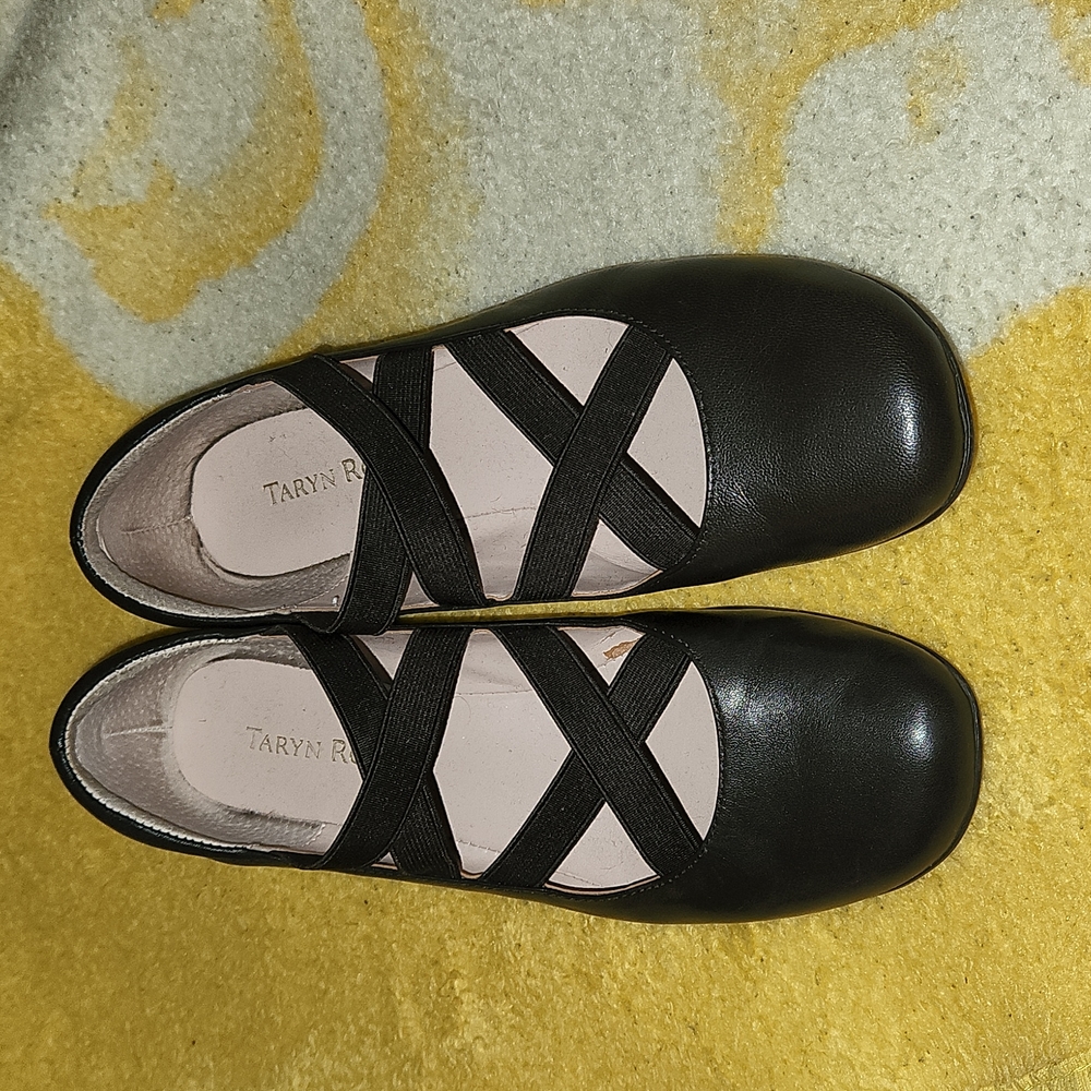 Taryn Rose brown leather flats 7.5